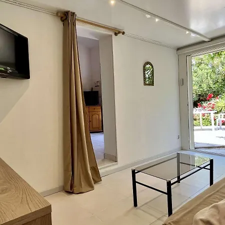 Holiday home Maison 3 Pieces + Mezzanine, Climatisee, Proche Mer, Parking Prive, Animaux Acceptes - Fr-1-225-224 *